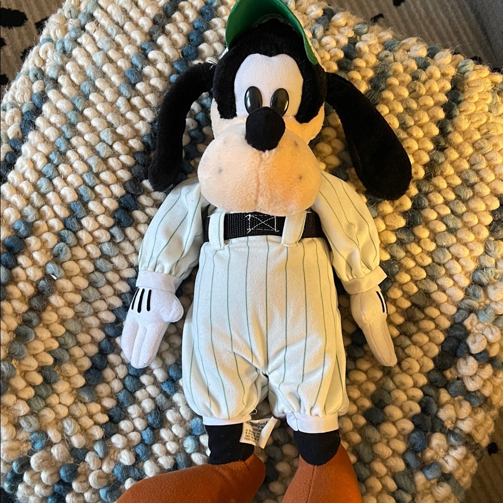 Vintage Disney Parks Baseball Goofy Stuffed animal 16”